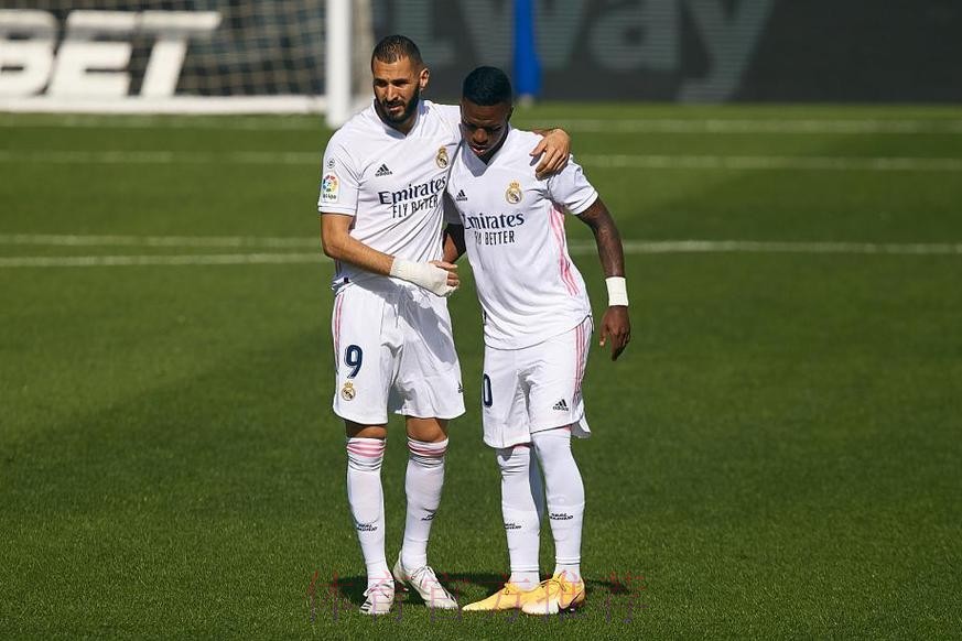 维尼修斯本场打进1球，4过人错失2次良机，对抗10胜5