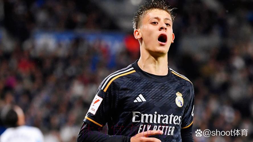 马卡:居勒尔未出战米兰因右腿不适 皇马不让他冒险 马卡:居勒尔未出战米兰因右腿不适 皇马不让他冒险